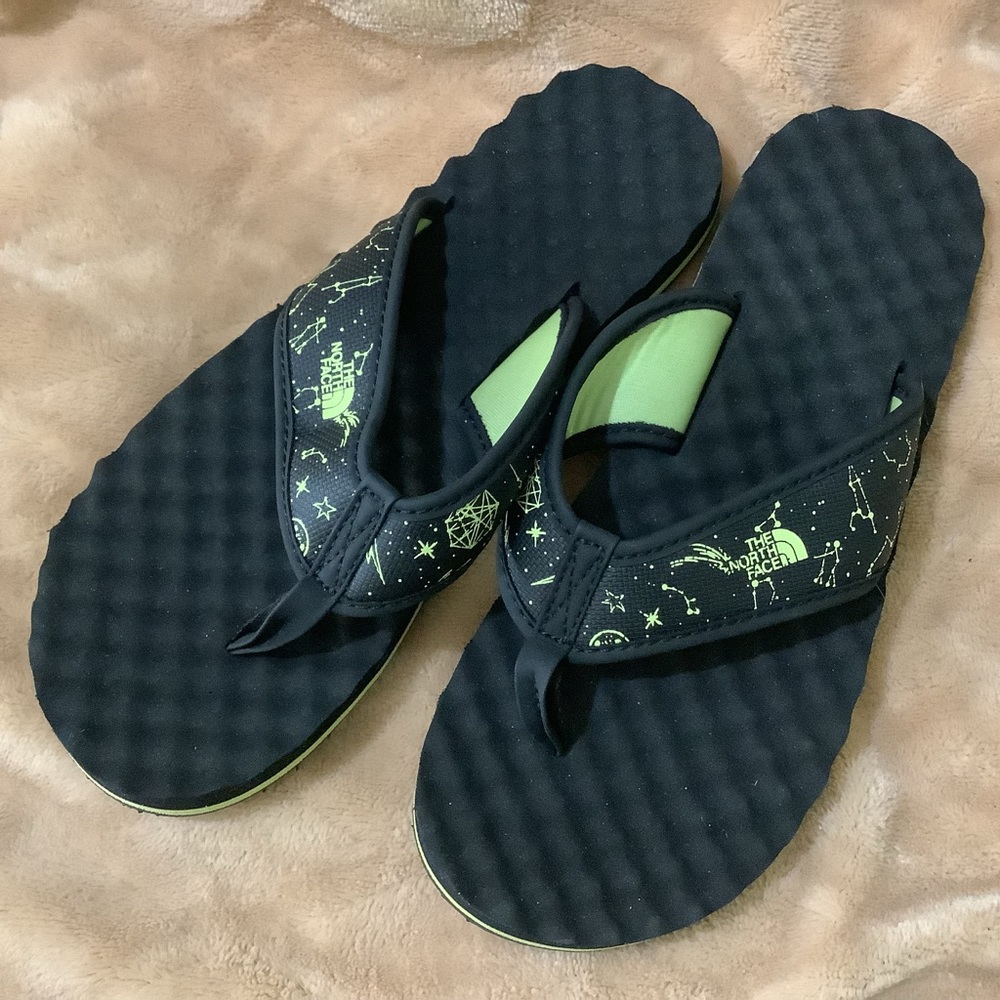 The North Face Base Camp Flip Flops Thong Sandals Size 5 Boys Youth size 5